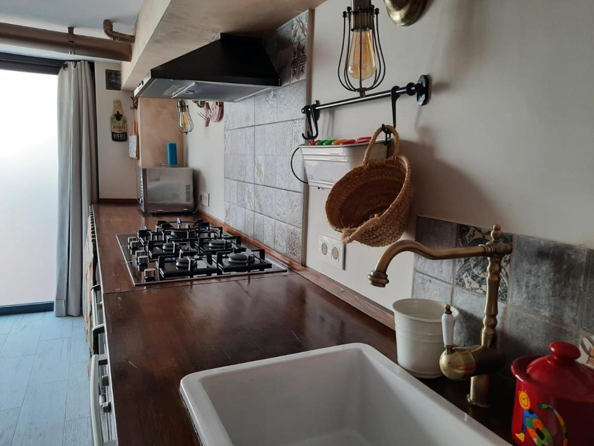 Un Apartamento Vacacional Con Detalles De Un Hogar 마리나데알자라프 외부 사진