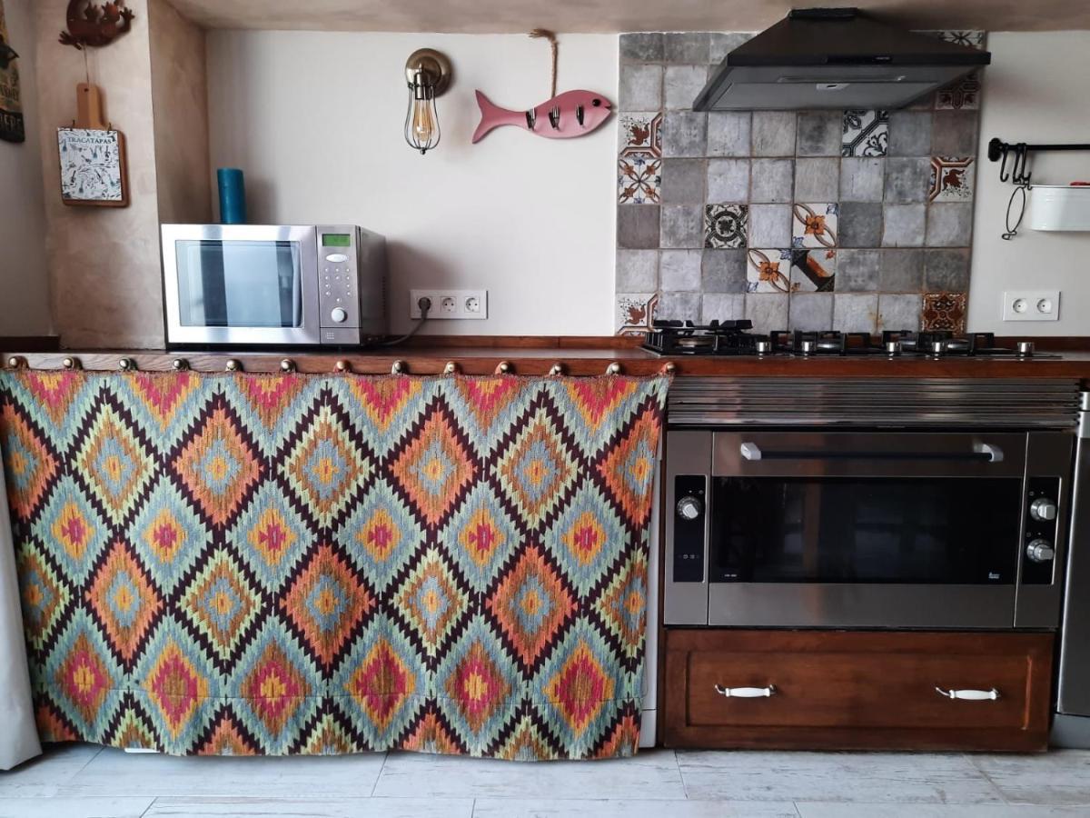 Un Apartamento Vacacional Con Detalles De Un Hogar 마리나데알자라프 외부 사진