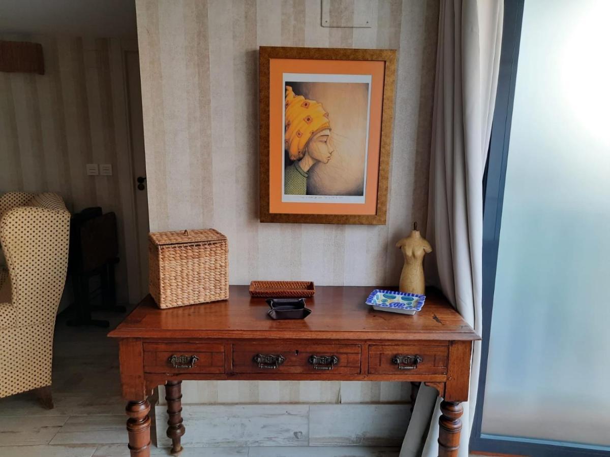 Un Apartamento Vacacional Con Detalles De Un Hogar 마리나데알자라프 외부 사진